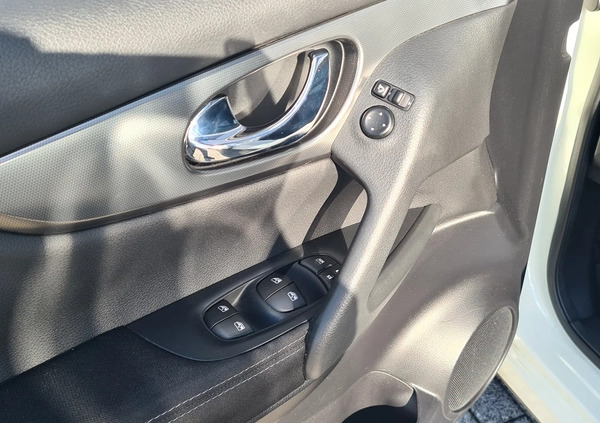 Nissan Qashqai cena 75900 przebieg: 72300, rok produkcji 2018 z Witnica małe 92